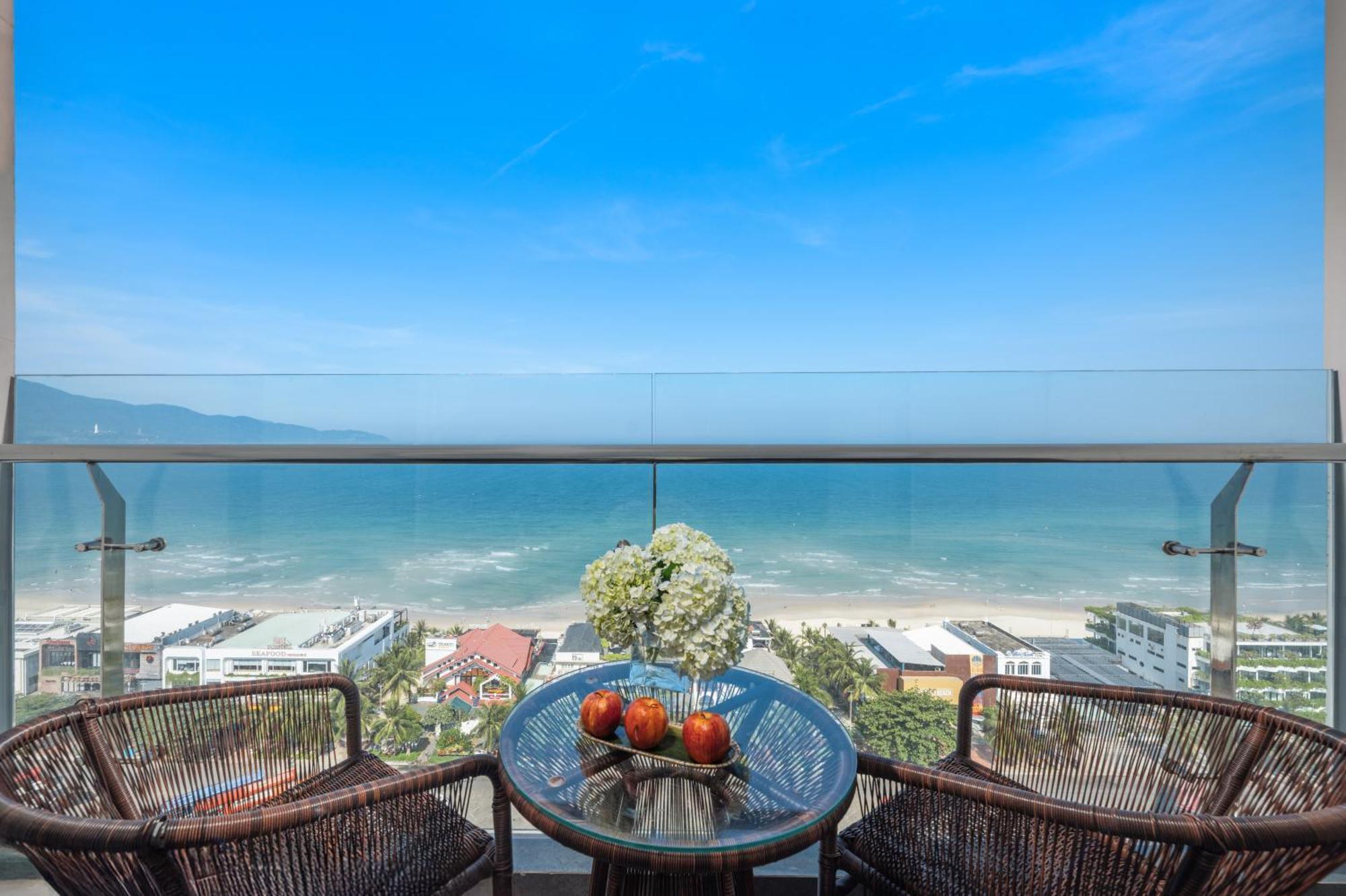 Canvas Danang Beach Hotel Zewnętrze zdjęcie